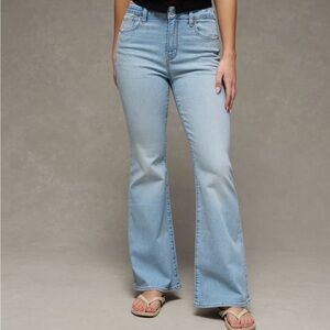 American Eagle Outfitters Light Wash Flare Jeans | Size 6